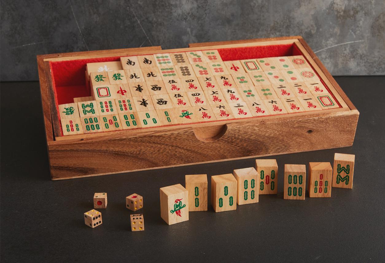 Modern Mahjong Mango Wood Board Game Set, Chinese Version Mahjong